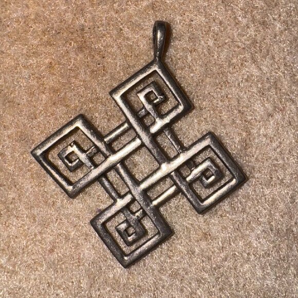 Sterling Silver Celtic Knot Pendant - Picture 1 of 12
